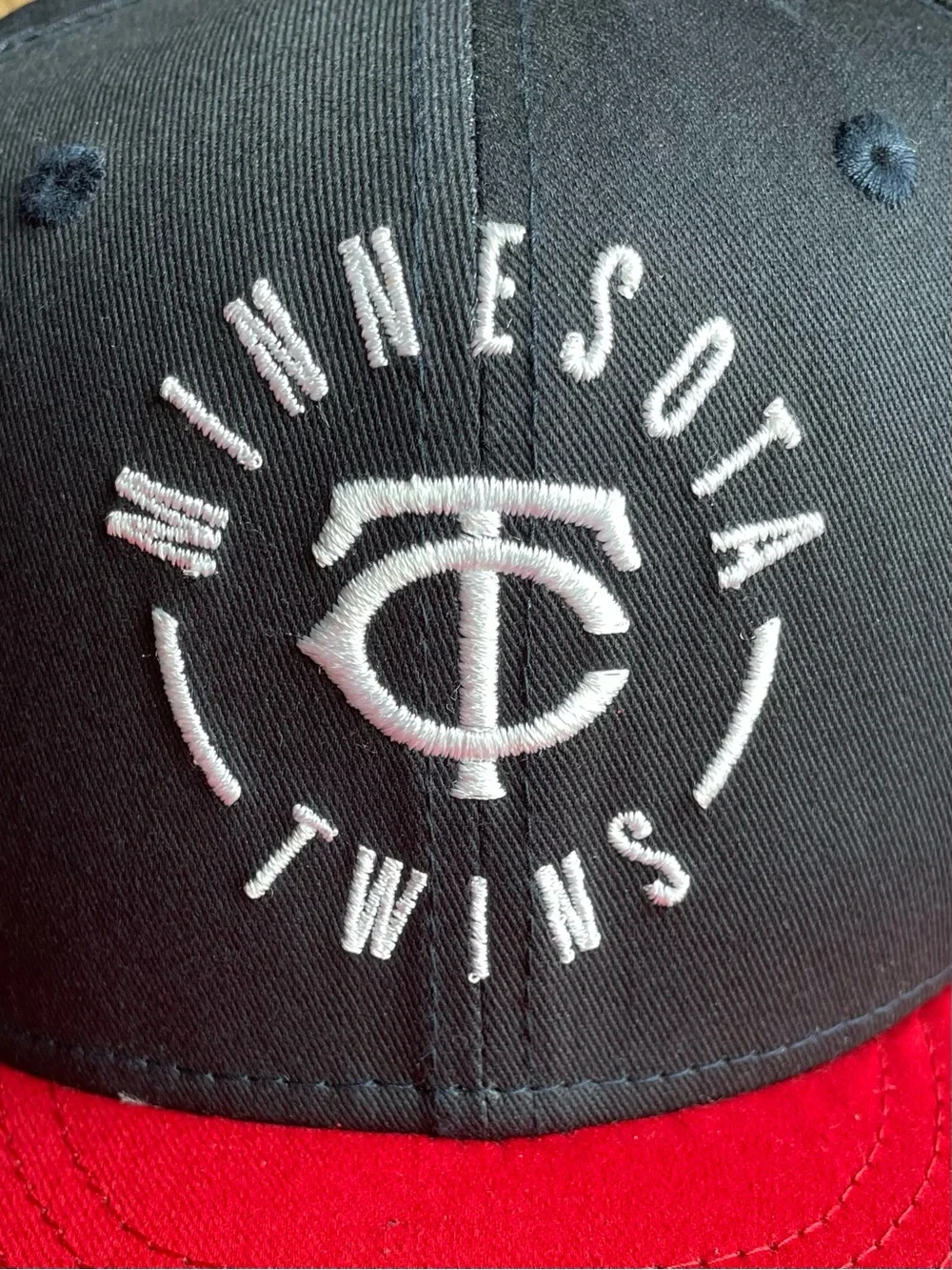 RARE VS PINK x Minnesota Twins New Era Snapback Hat NWOT
